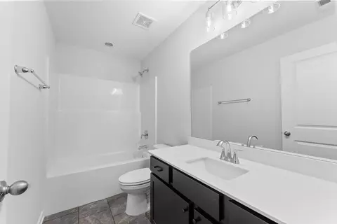 Bath - 432 Lakeview Way, Lagrange, GA 30241 photo 3 of 5