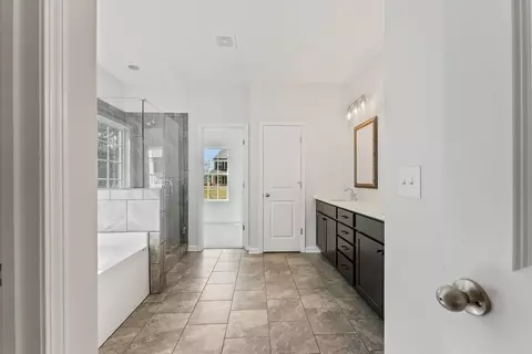 Bath - 432 Lakeview Way, Lagrange, GA 30241 photo 1 of 5