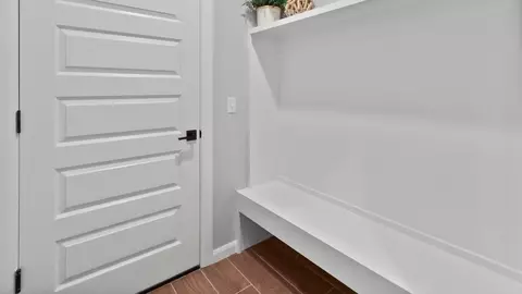 Entry Way - 861 W 83rd St, Tulsa, OK 74132 photo 4 of 6