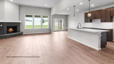 Living - 861 W 83rd St, Tulsa, OK 74132 photo 2 of 4