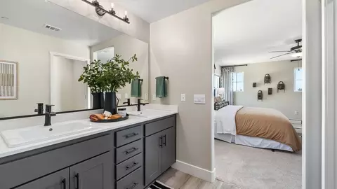 Bath - 6004 Kobus St, Bakersfield, CA 93314 photo 1 of 1