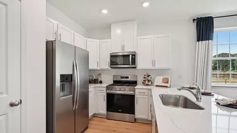 Kitchen - 12 Whaler Dr, Runnemede, NJ 08078 photo 4 of 6