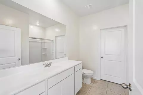 Bath - 10262 Devonshire Ave, Phoenix, AZ 85037 photo 1 of 4