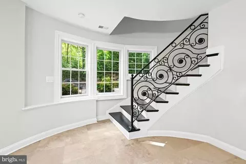 Entry Way - 11200 River Rd, Potomac, MD 20854 photo 8 of 10