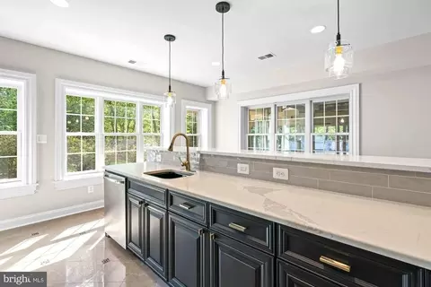 Kitchen - 11200 River Rd, Potomac, MD 20854 photo 7 of 13