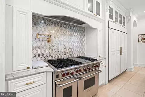 Kitchen - 11200 River Rd, Potomac, MD 20854 photo 4 of 13