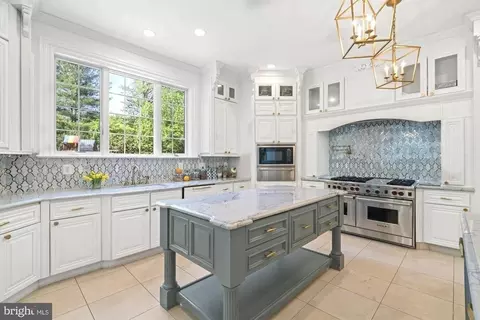 Kitchen - 11200 River Rd, Potomac, MD 20854 photo 2 of 13