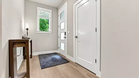 Entry Way - 9202 NE 186th Pl, Bothell, WA 98011 photo 3 of 3