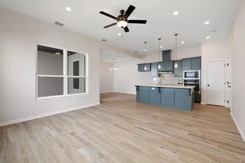Living - 1401 Sambar Lp, Laredo, TX 78045 photo 2 of 6
