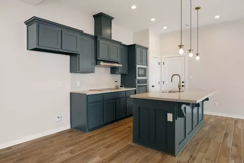 Kitchen - 1401 Sambar Lp, Laredo, TX 78045 photo 2 of 2