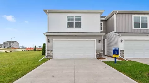 569 N Kimberlite St, Tiffin, IA 52340