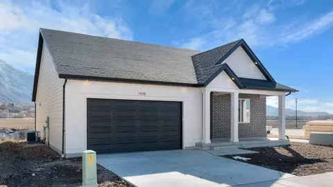Exterior - 718 N 1600 E, Salem, UT 84653 photo 2 of 12