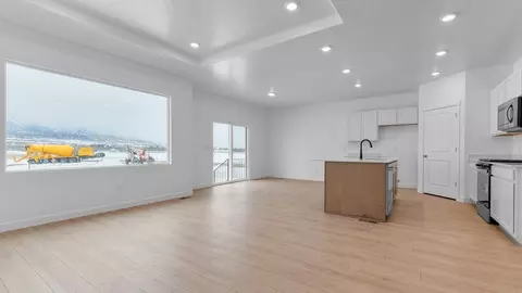 Living - 718 N 1600 E, Salem, UT 84653 photo 1 of 4