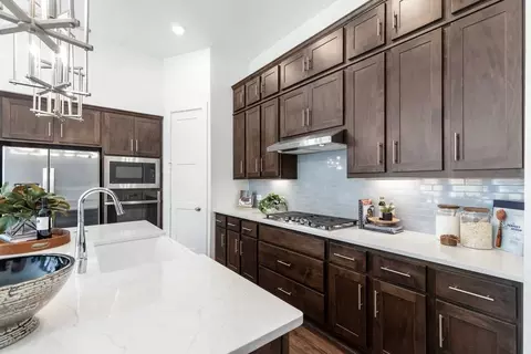 Kitchen - 325 Vale Run, Kyle, TX 78640 photo 5 of 11