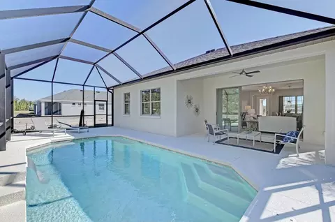 Exterior - 4108 Sea Marsh Pl, Parrish, FL 34219 photo 4 of 5