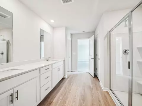 Bath - 1179 High Falls Ln, Grayson, GA 30017 photo 1 of 3