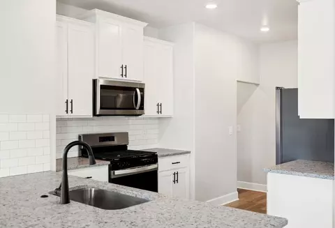 Kitchen - 3009 Evyn Blvd, Yukon, OK 73099 photo 2 of 2