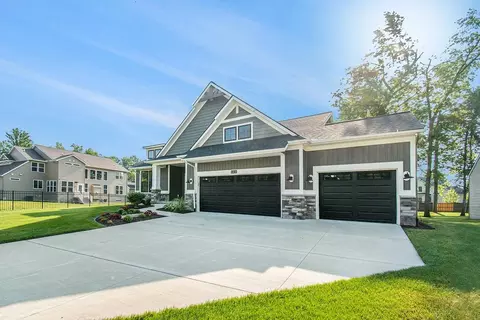 Exterior - 11350 Traverse Dr, Grand Ledge, MI 48837 photo 8 of 12