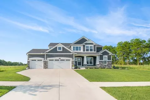 Exterior - 11350 Traverse Dr, Grand Ledge, MI 48837 photo 9 of 12