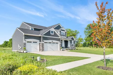 Exterior - 11350 Traverse Dr, Grand Ledge, MI 48837 photo 10 of 12