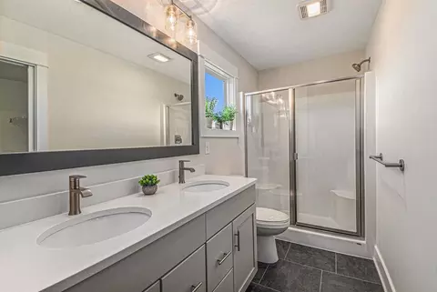 Bath - 11350 Traverse Dr, Grand Ledge, MI 48837 photo 2 of 3