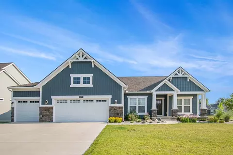 Exterior - 11350 Traverse Dr, Grand Ledge, MI 48837 photo 7 of 12
