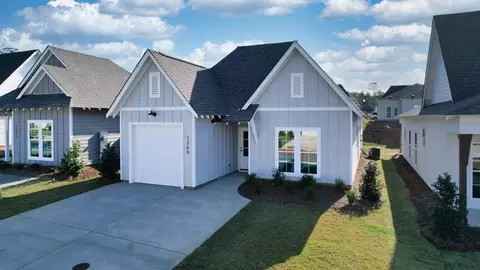 Exterior - 1004 Crossing Ct E, Valley, AL 36854 photo 2 of 7