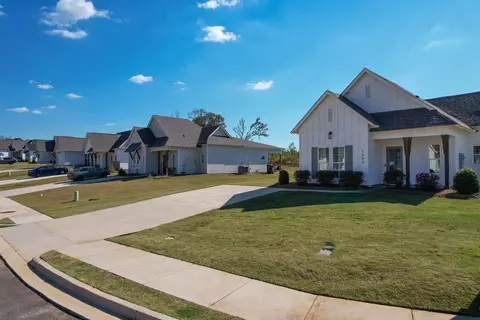 Exterior - 1004 Crossing Ct E, Valley, AL 36854 photo 7 of 7