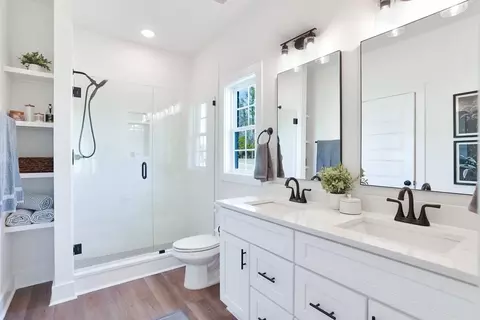 Bath - 1004 Crossing Ct E, Valley, AL 36854 photo 3 of 4
