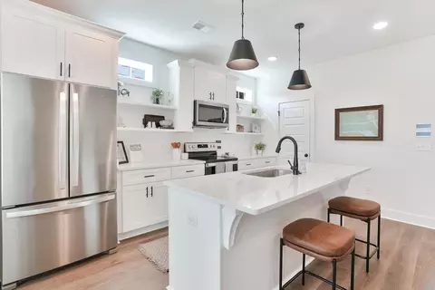 Kitchen - 1004 Crossing Ct E, Valley, AL 36854 photo 2 of 2