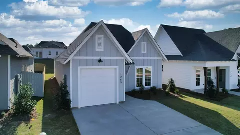 Exterior - 1004 Crossing Ct E, Valley, AL 36854 photo 4 of 7