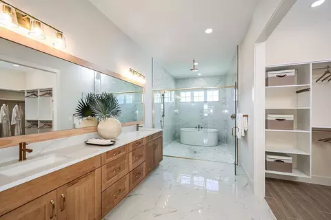 Bath - 17652 Cane Ave, Venice, FL 34293 photo 1 of 1