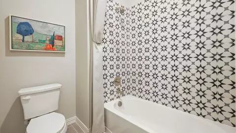 Bath - 201 Verdin Ave, Kyle, TX 78640 photo 3 of 4