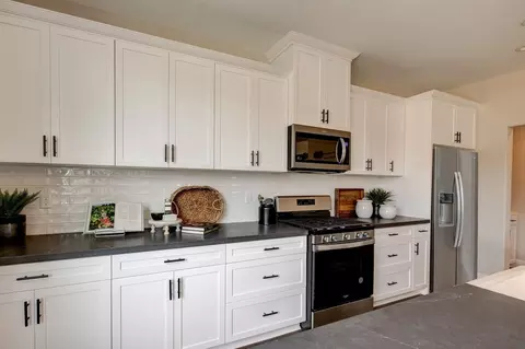 Kitchen - 1053 Talus Way S, Madera, CA 93636 photo 3 of 9