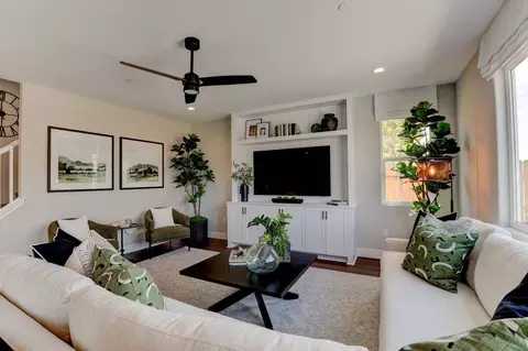 Living - 1053 Talus Way S, Madera, CA 93636 photo 2 of 6