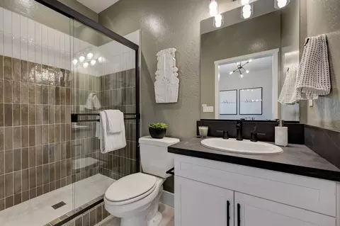 Bath - 1053 Talus Way S, Madera, CA 93636 photo 1 of 4