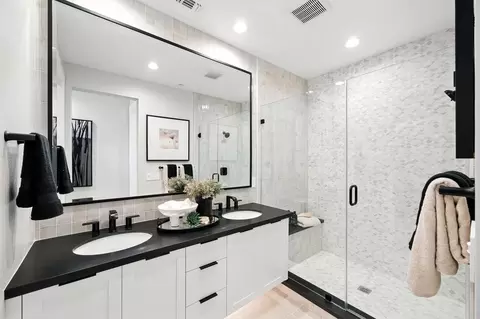 Bath - 1649 Clement Ave, Alameda, CA 94501 photo 4 of 7