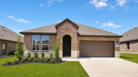 105 Tyler St, Grandview, TX 76050