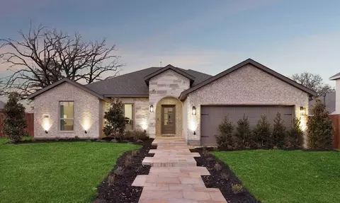 Exterior - 701 Stone Eagle Dr, Azle, TX 76020 photo 7 of 9