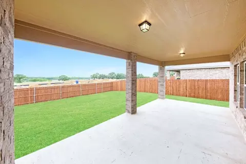 Exterior - 701 Stone Eagle Dr, Azle, TX 76020 photo 4 of 9