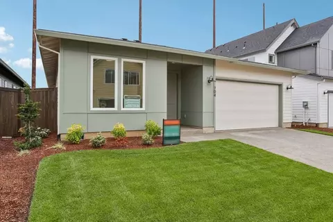 704 Magnolia Ave, Woodburn, OR 97071