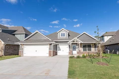 Exterior - 2800 Heather Hvn, Moore, OK 73160 photo 3 of 36