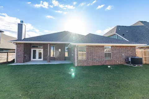 Exterior - 2800 Heather Hvn, Moore, OK 73160 photo 29 of 36