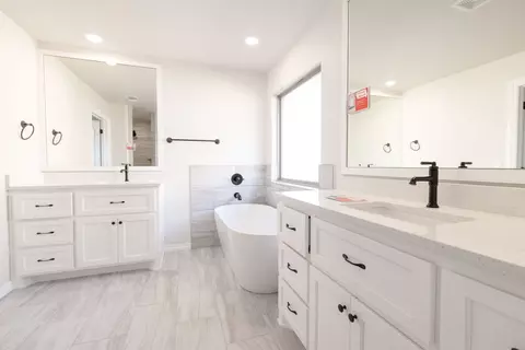 Bath - 2800 Heather Hvn, Moore, OK 73160 photo 3 of 17