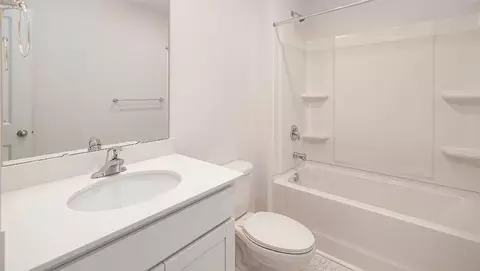 Bath - 309 Oak Ridge Rd, Clinton, SC 29325 photo 1 of 4