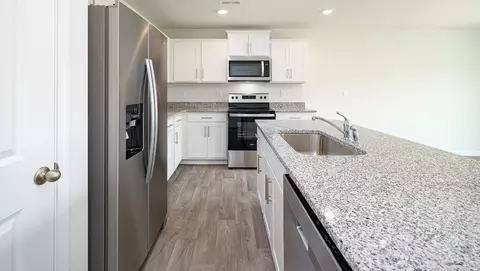 Kitchen - 309 Oak Ridge Rd, Clinton, SC 29325 photo 2 of 8