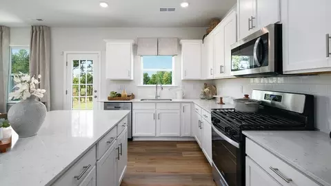 Kitchen - 537 Blackpool Ct, Monroe, NC 28112 photo 3 of 8