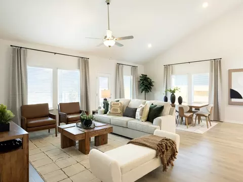 702 Universal Dr, Hutto, TX 78634