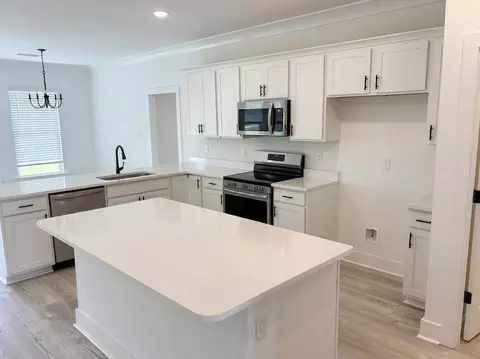 Kitchen - 5908 Luckenbach Ln, Crestview, FL 32539 photo 2 of 3