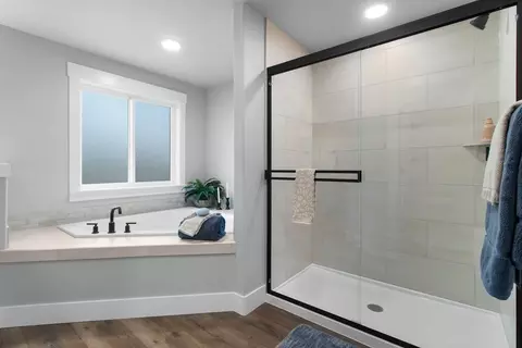 Bath - 2061 Sumac Ave, Middleton, ID 83644 photo 3 of 4